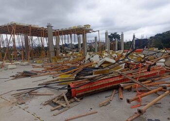 Dois homens sofrem queda de cinco metros de laje em Itaúna