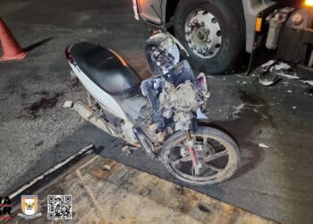 Motociclista fica gravemente ferido após colisão entre caminhão e motocicleta na MG-170 em Arcos