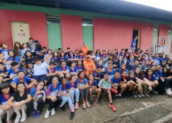 Projeto “Bombeiro nas Escolas” ensina segurança e prevenção a alunos da Escola Franklin de Carvalho