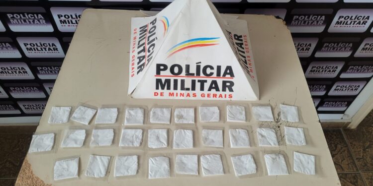 PM apreende cocaína que seria comercializada em Pains