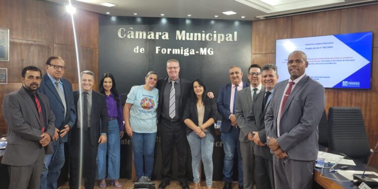 Família Formiga Azul é reconhecida como associação de utilidade pública municipal em Formiga