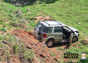 Formiga: Carro sai da pista e cai em abismo na AMG-2035