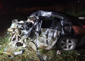 Mãe e filho morrem em acidente na BR-262, em Luz; três pessoas ficam feridas