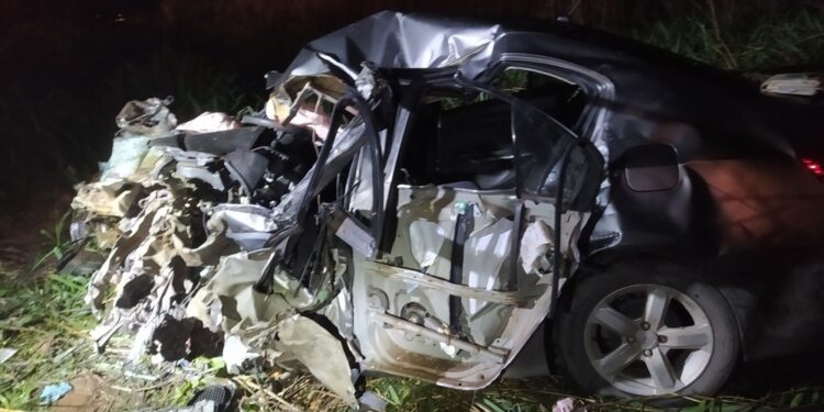 Mãe e filho morrem em acidente na BR-262, em Luz; três pessoas ficam feridas