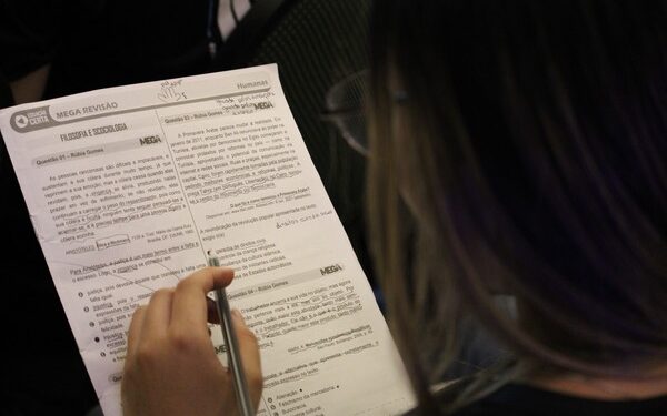 Mais de mil alunos de Formiga estão prontos para o Enem: saiba como conferir o local de prova, horário e o que levar