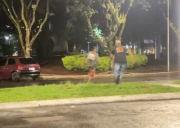 Homem causa tumulto na Rodoviária de Formiga com agressões e é expulso por populares