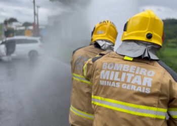 Bombeiros realizam simulado de resgate em acidente com rede elétrica na MG-050, em Formiga