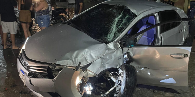 Motorista de carro tentava ajudar caminhoneiro perdido quando caminhão perdeu o freio