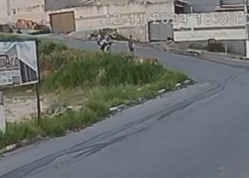 VÍDEO: Pedestre morre após ser atropelado por motociclista que empinava moto em MG