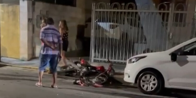 PM divulga informações sobre acidente entre motocicletas e carro estacionado no Centro de Formiga