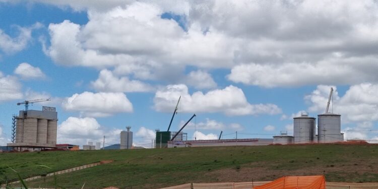 Construção de fábrica de cervejas é invadida e furtada na MG-146 em Passos