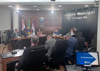 Valorização  de professores: Câmara regulamenta atividades extraclasse em casa