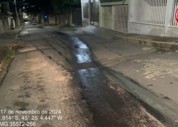 Formiga: derramamento de óleo diesel causa transtornos e acidentes no bairro Nossa Senhora de Lourdes