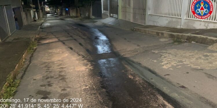 Formiga: derramamento de óleo diesel causa transtornos e acidentes no bairro Nossa Senhora de Lourdes