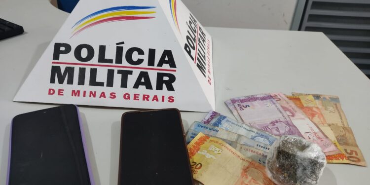 Polícia Militar de Itapecerica prende duas mulheres em operação contra o tráfico de drogas
