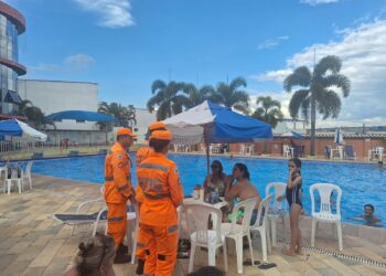 Arcos: bombeiros realizam campanha de prevenção a afogamentos