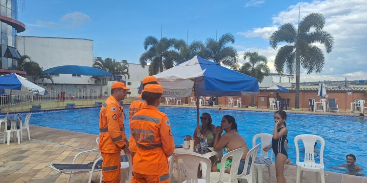 Arcos: bombeiros realizam campanha de prevenção a afogamentos