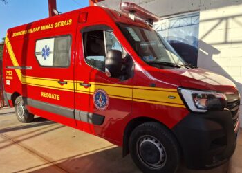 Arcos: homem sofre queda em via pública e é levado para o hospital