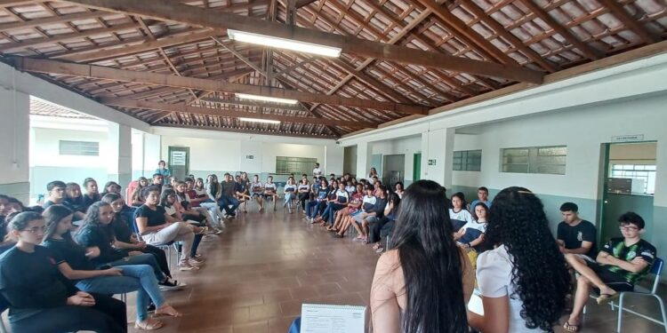 Córrego Fundo: Escola Estadual Padre José Sangali promove debate sobre saúde sexual com jovens