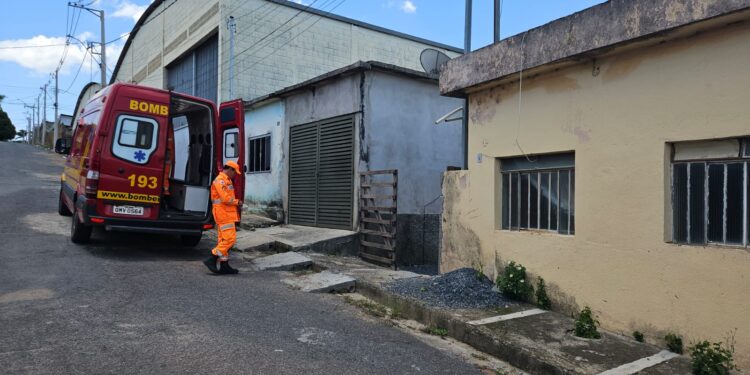 Formiga: idoso acamado sofre queda em residência e é socorrido no bairro Souza e Silva