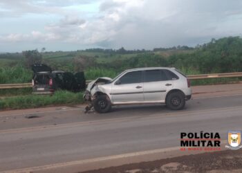 Colisão entre veículos deixa dois feridos na BR-354, em Bambuí