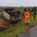 Formiga: caminhão tomba na MG-050 e motorista escapa ileso
