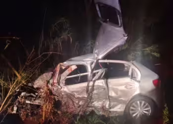 Professor universitário morre ao ter carro atingido por outro veículo que aquaplanou e invadiu a contramão na BR-494