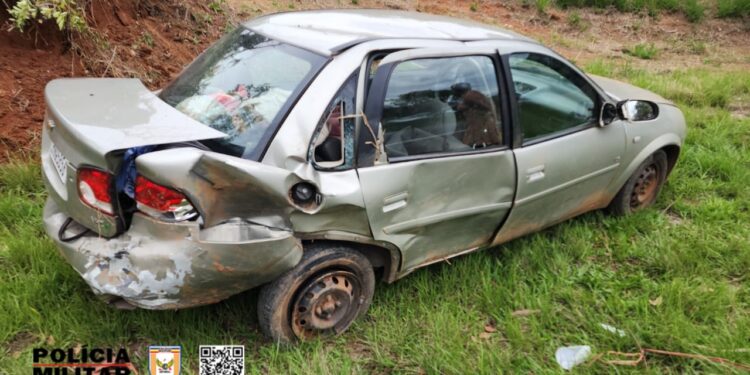 Pedra do Indaiá: Chuva forte provoca acidente na MG-050 e deixa quatro pessoas feridas