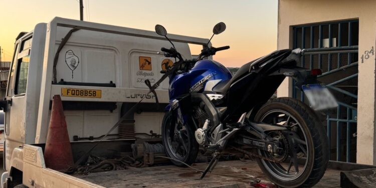 Polícia Militar de São Sebastião do Oeste recupera veículo clonado e prende suspeito