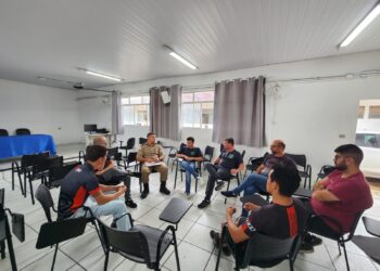 Polícia Militar de Formiga se reúne para esclarecer regulamentação de bicicletas elétricas e ciclomotores