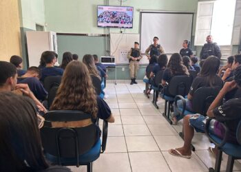 Operação Hagnus: palestra educativa leva orientação a jovens em Formiga