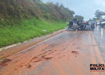 Acidente na MG-050 deixa quatro feridos em Pedra do Indaiá