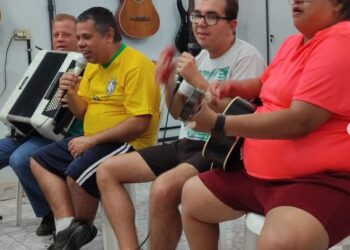 Aulas de música promovem inclusão e desenvolvimento em Córrego Fundo