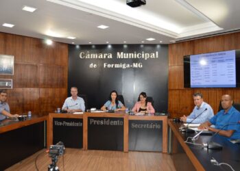 Câmara Municipal de Formiga realiza audiência pública sobre planejamento orçamentário para 2025