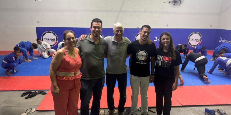 Instituto Tatame do Bem recebe visita do prefeito eleito Coronel Laércio na Unidade 12