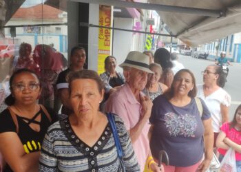 Moradores de Formiga protestam contra a precariedade do transporte público