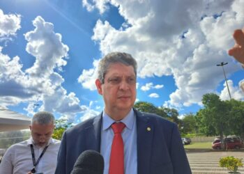 Taxação de super-ricos pode resolver fome de 350 milhões, diz ministro