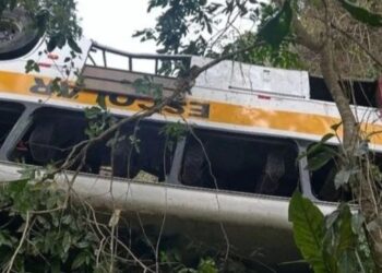 Acidente com ônibus deixa 17 mortos na Serra da Barriga