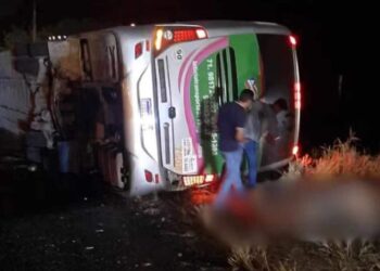 Quatro morrem e 16 ficam feridos em acidente com ônibus de viagem