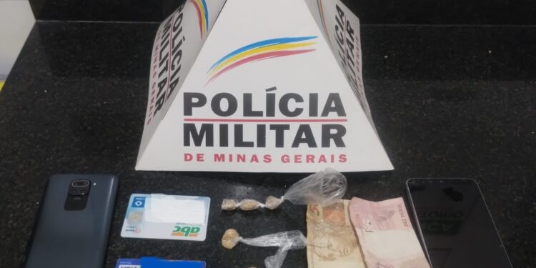 Formiga: Polícia Militar prende casal com drogas no bairro Mangabeiras
