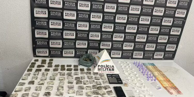 Jovem suspeito de fazer ‘delivery de drogas’ tenta fugir da PM, cai da moto e acaba preso em Divinópolis