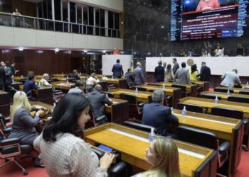 Privatizar Copasa e Cemig é desafio para Romeu Zema