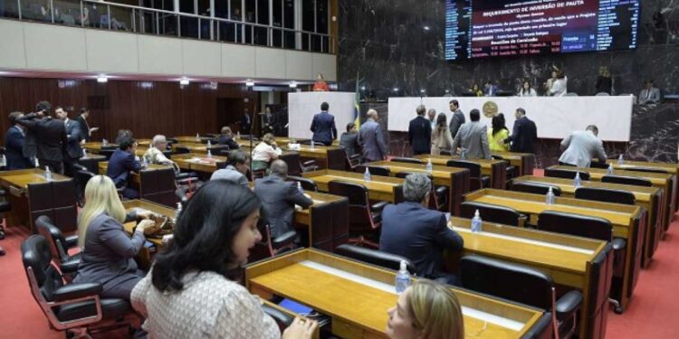 Privatizar Copasa e Cemig é desafio para Romeu Zema