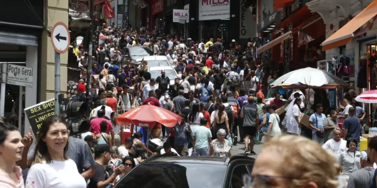 Procon e Febraban orientam consumidores sobre gastos no fim de ano