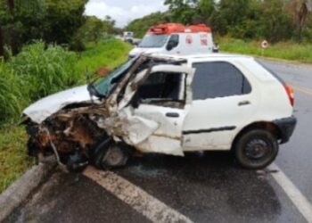 Acidente entre carro e caminhão deixa duas pessoas feridas na BR-494 em Nova Serrana