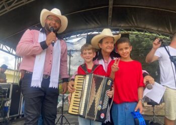 Formiguenses participam de Encontro de Folias em Lamounier, Itapecerica