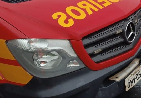 Mulher e bebê sofrem queda de cerca de três  metros de altura no bairro Jardim das Acácias