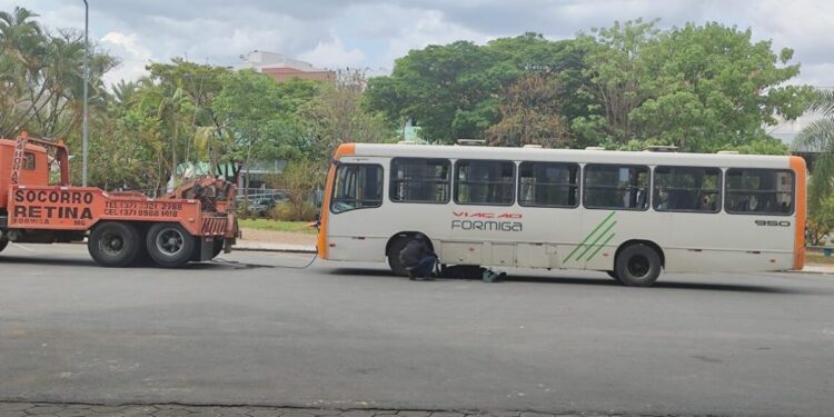 Formiga: motorista de ônibus do transporte público é preso suspeito de dirigir sob efeito de álcool