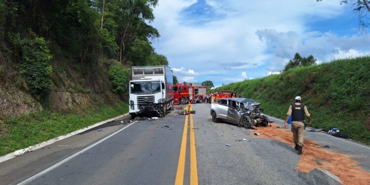 Polícia Rodoviária divulga informações sobre acidente que deixou três mortos na MG 050