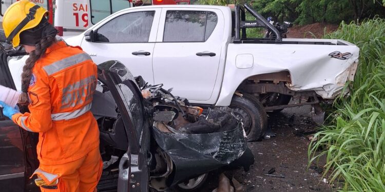 Grave acidente na BR-354 deixa uma vítima fatal e feridos graves em Formiga